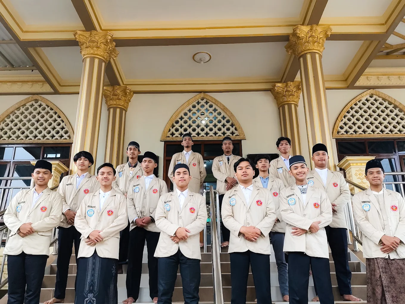Santri sedang mengaji dan menghafal Al-Qur'an
